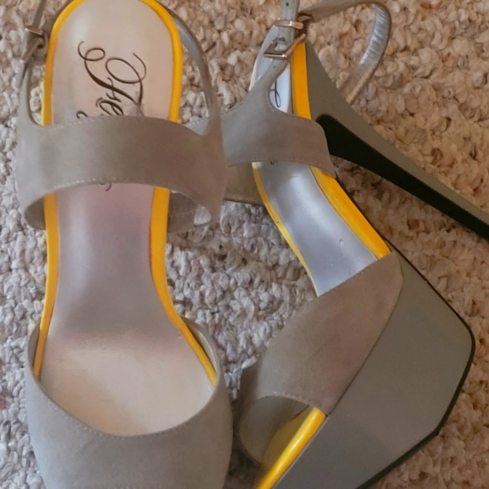Gorgeous Yellow/Gray Summer Stilettos!